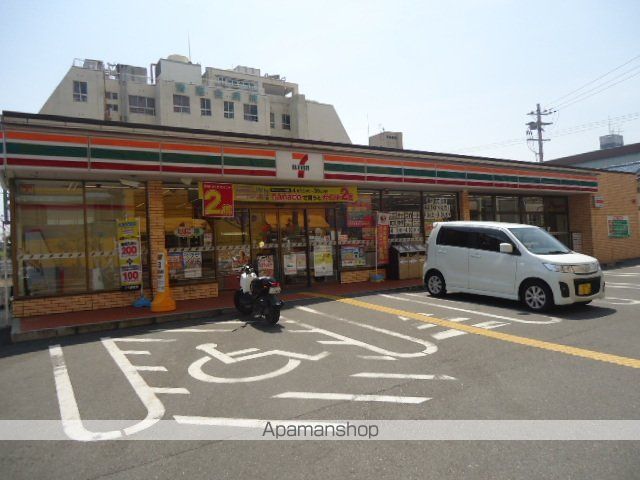 コンビニ　セブンイレブン（コンビニ）まで370m
