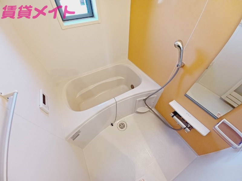 バス・シャワールーム　同型反転タイプ参考写真