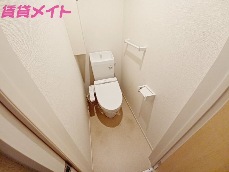 トイレ　同型反転タイプ参考写真