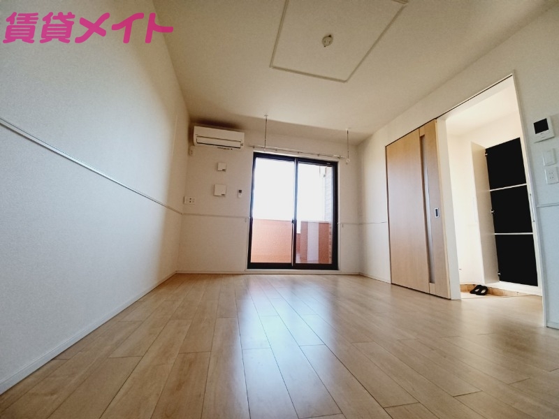 居室・リビング　同型反転タイプ参考写真