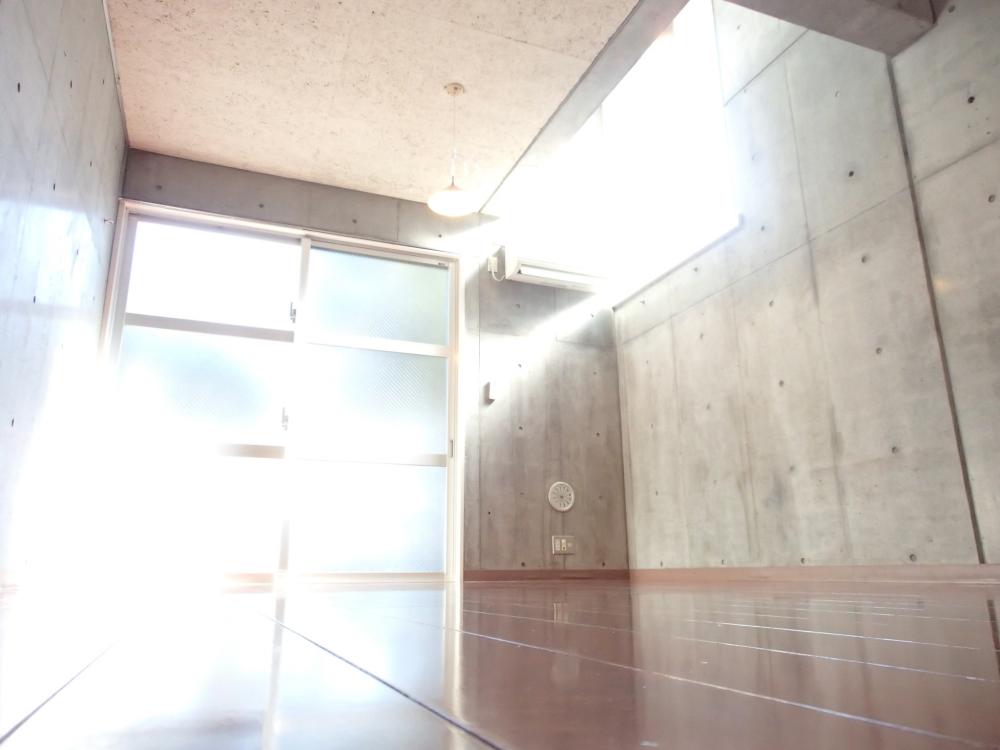 ＪＲ埼京線 南与野駅 徒歩7分 2階建 築23年の居間写真