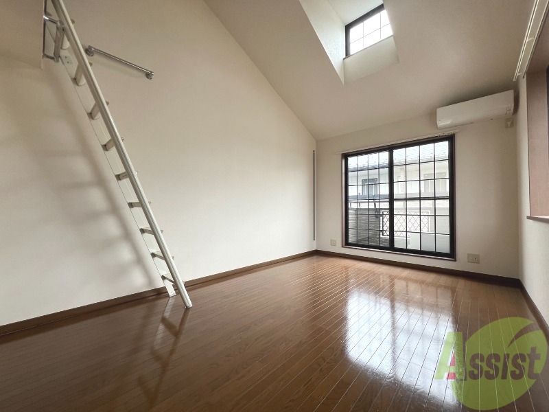 居室・リビング　リビングを撮影しました。生活のメインとなるお部屋ですね。