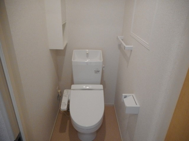 トイレ　※別号室の写真です。