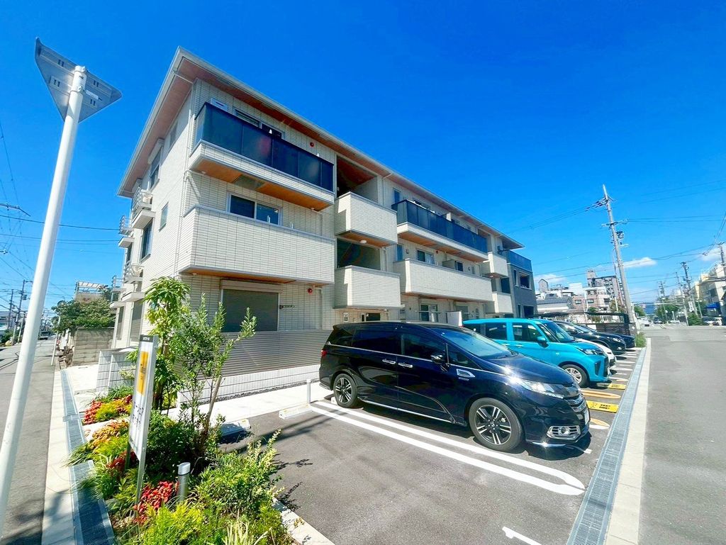 建物外観　駐車場