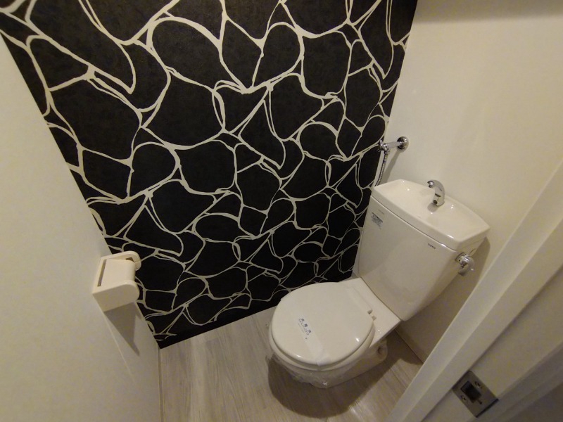 トイレ　こちらはトイレです。清潔感があり、安心して使用できます。