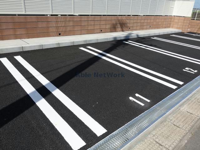 駐車場　駐車場