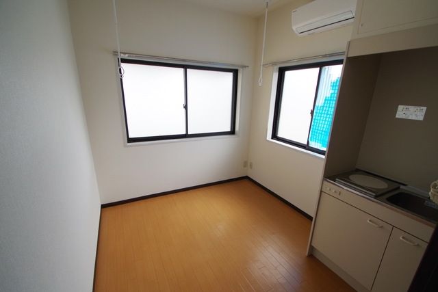 居室・リビング　★二面採光の明るいお部屋です★
