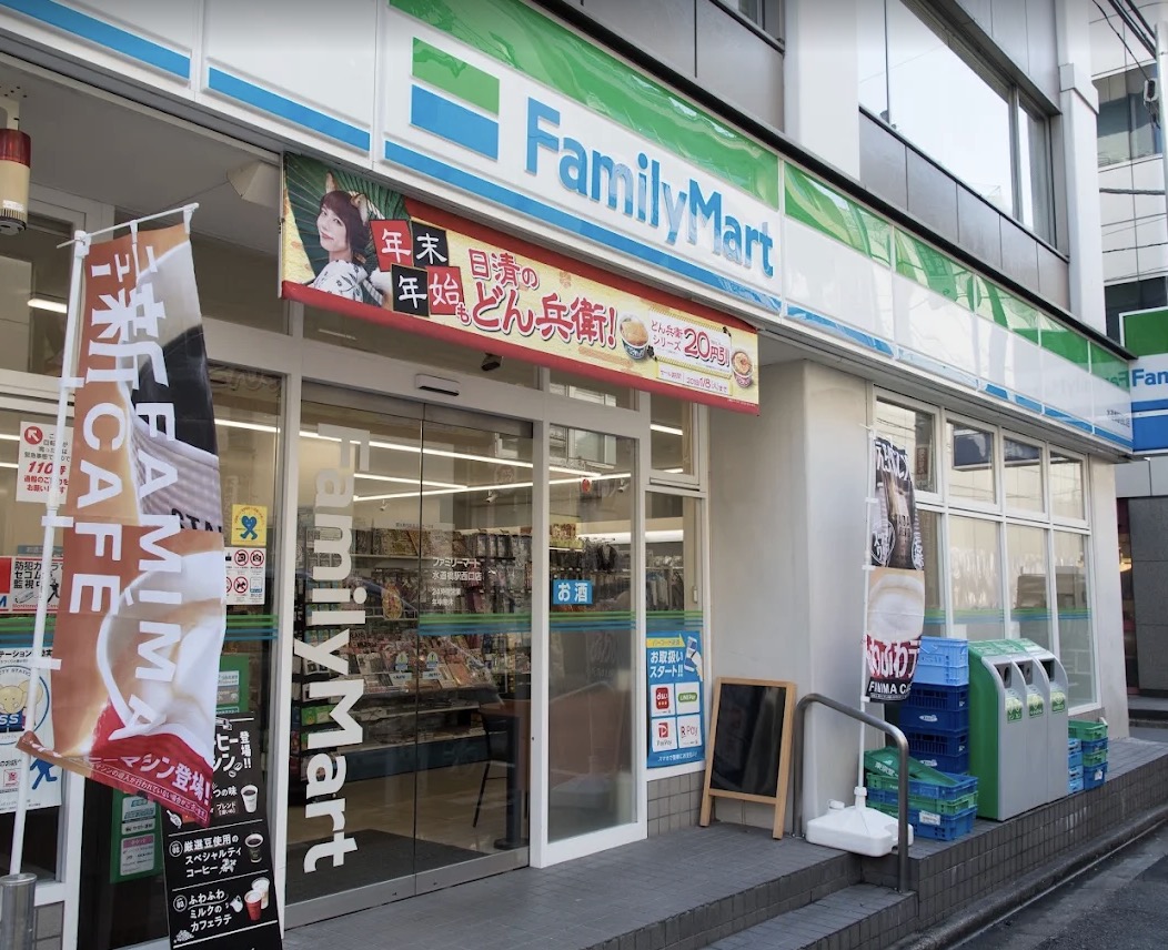 コンビニ　ファミリーマート水道橋駅西口店（コンビニ）まで49m