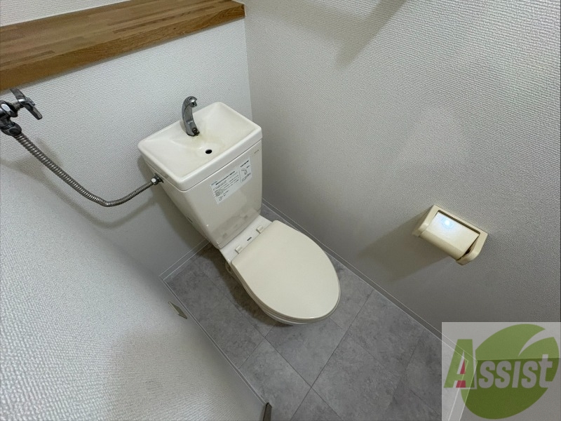 トイレ　こちらはトイレです。清潔感があり、安心して使用できます。
