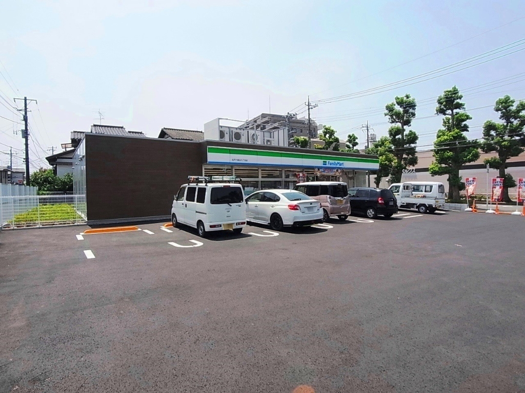 コンビニ　ファミリーマート 松戸六高台九丁目店（コンビニ）まで75m
