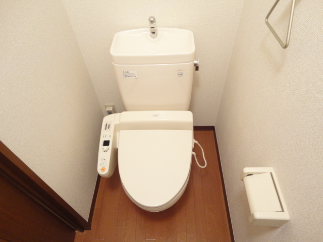トイレ　ウォシュレット付きの清潔感のあるトイレで快適生活。