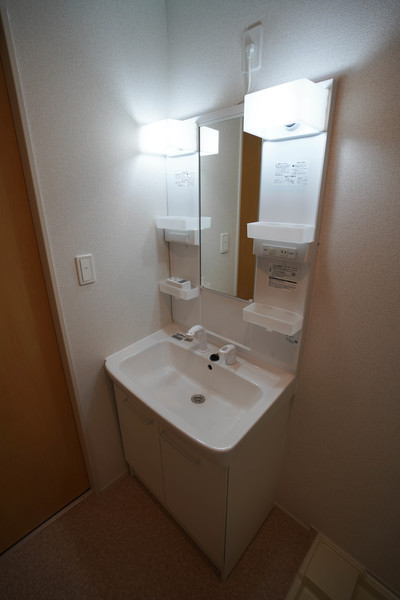 洗面設備　同じ建物の別なお部屋