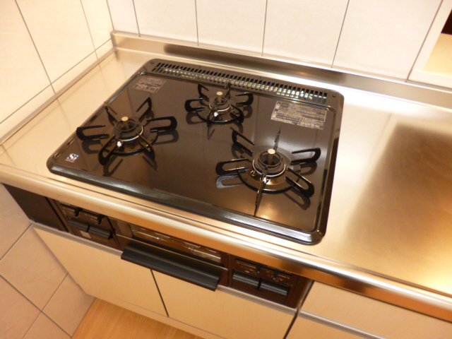 キッチン　３口システムキッチン設置済みでご購入は必要ないですね♪