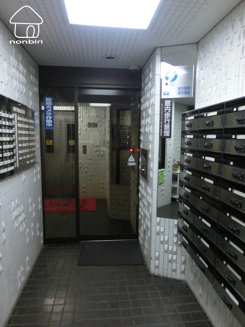ロビー　エントランスはいつも掃除がされていてキレイです