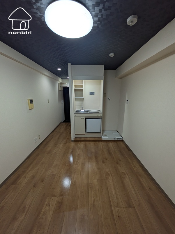 居室・リビング　お部屋はシックなデザインで使いやすい間取りです