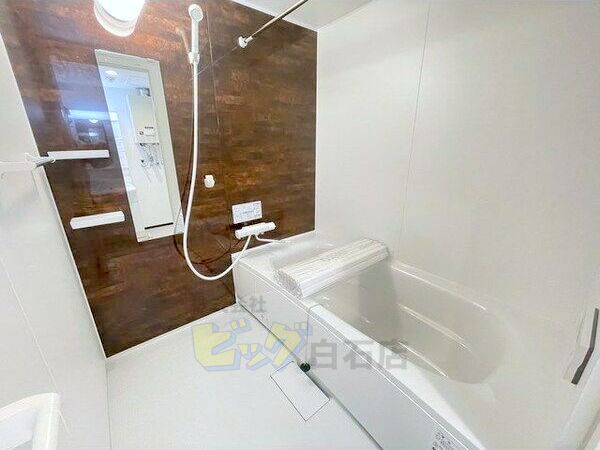 バス・シャワールーム　広々１坪タイプのお風呂です♪
