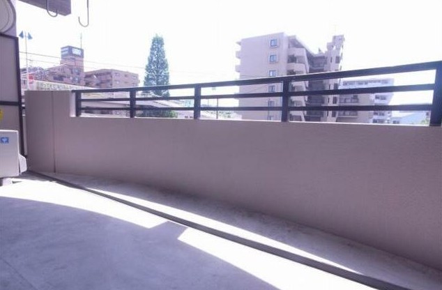 バルコニー　日当たりサンサン