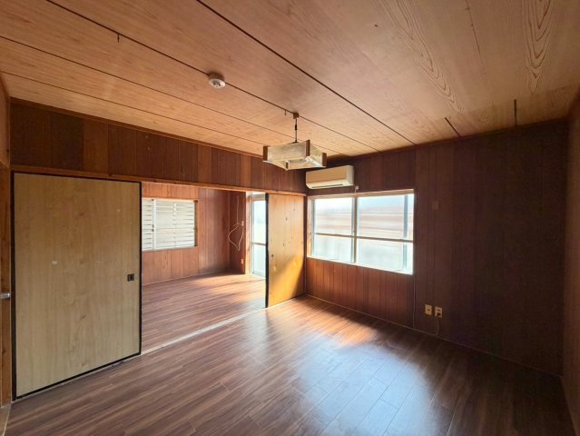 源河アパートの居間写真