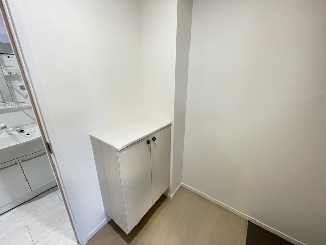 玄関　同管理会社の別物件参考写真です