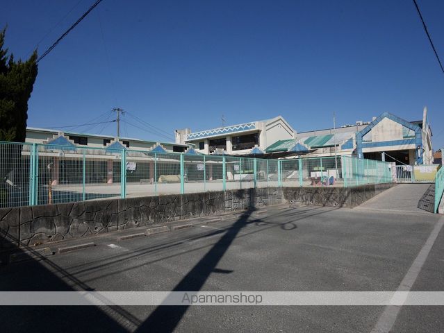 幼稚園・保育園　こども園（幼稚園・保育園）まで1045m