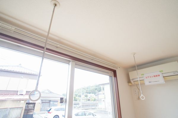 その他設備　室内洗濯物干し掛けです！！　雨の日でも安心です。