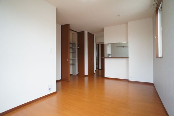 居室・リビング　南向きＬＤＫ１２、４帖です！