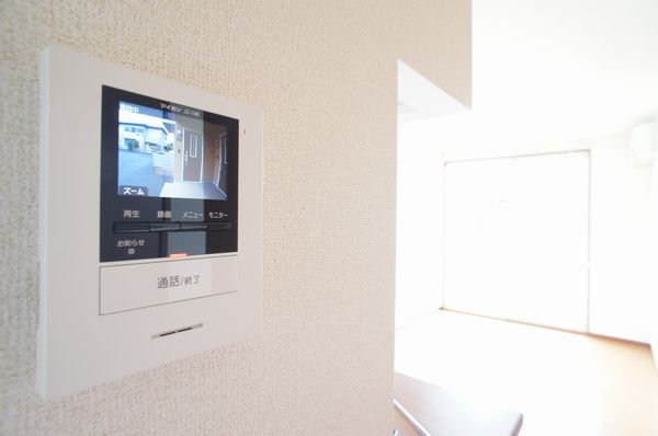 セキュリティ　来客時に便利なモニター付きインターホンです！