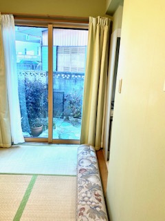 ＪＲ成田線 成田駅 バス乗車時間：5分 最寄りバス停で下車 徒歩5分 2階建 築19年の居間写真