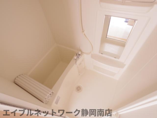 バス・シャワールーム　ゆったり過ごせるお風呂です