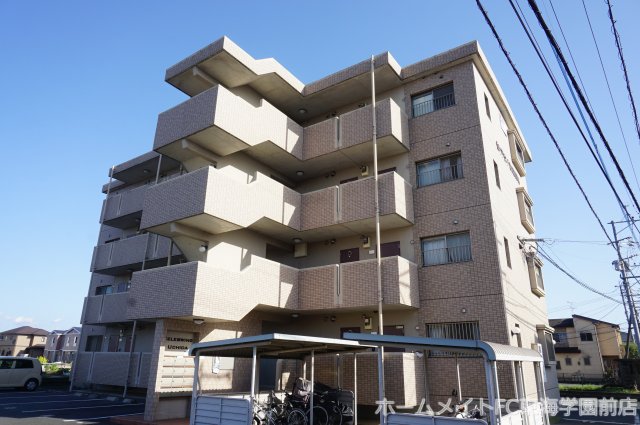 熊本市北区鶴羽田のマンションの建物外観