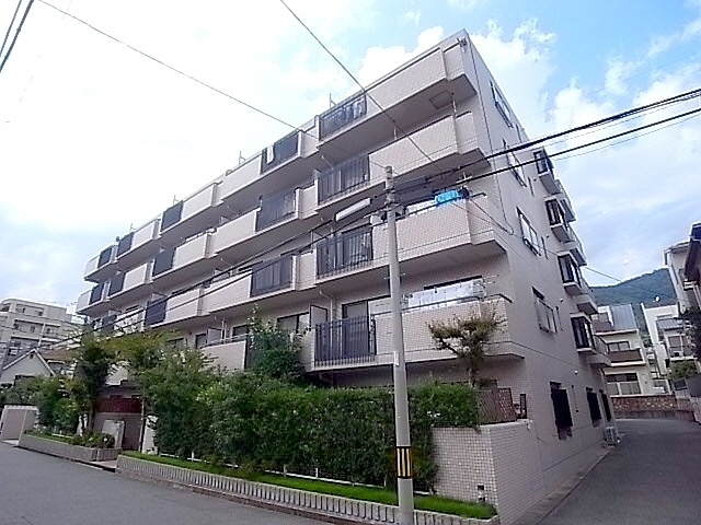 神戸市東灘区岡本のマンションの建物外観