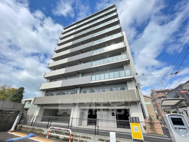 【堺市西区鳳南町のマンションの建物外観】