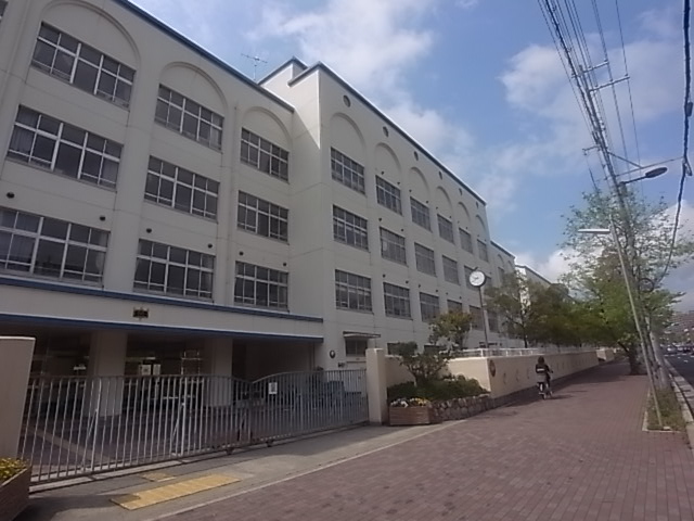 【神戸市東灘区本山中町のマンションの中学校】