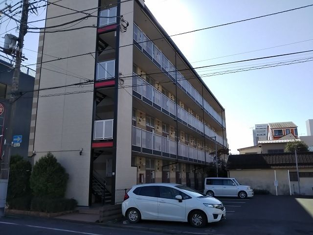 【熊谷市筑波のアパートの駐車場】