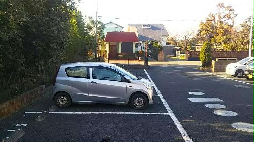 【レオパレスフルーハイツの駐車場】