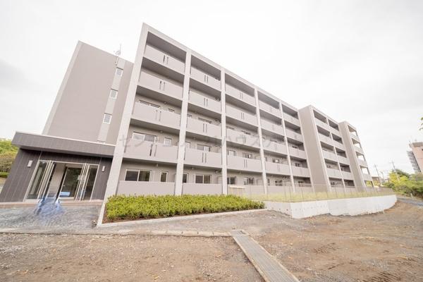 【八幡山公園ザ・レジデンスAの建物外観】