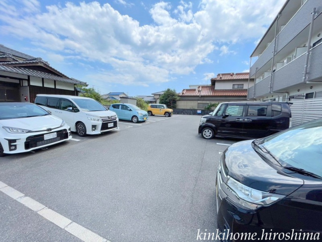 【大竹市小方のアパートの駐車場】