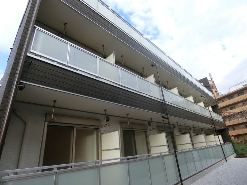 【東村山市諏訪町のマンションの建物外観】