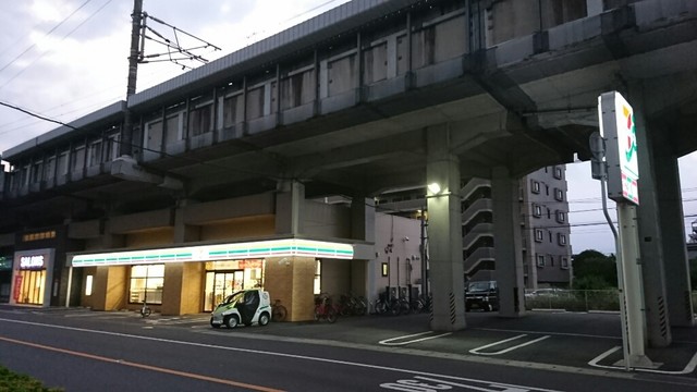 【岡山市中区藤原光町のアパートのコンビニ】