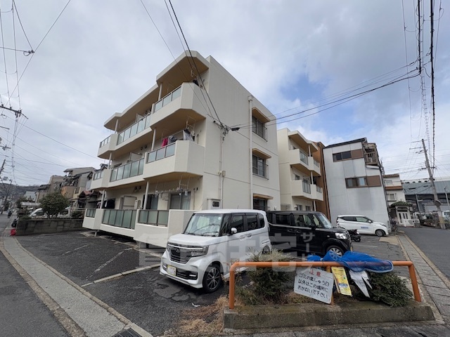 京都市山科区西野小柳町のマンションの建物外観