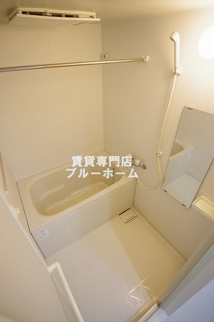 バス・シャワールーム　浴室乾燥機付きのお風呂！