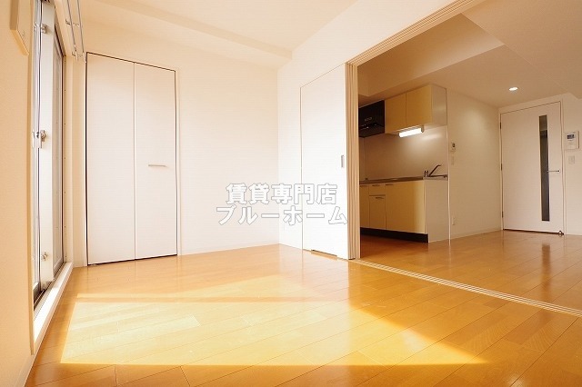 その他部屋・スペース　5.4帖の明るい洋室！