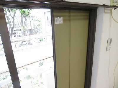 セキュリティ　雨戸シャッター付き