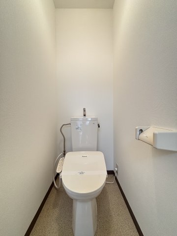 トイレ　温水洗浄便座付き♪