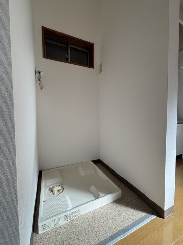 その他設備　室内洗濯機置き場♪窓付き♪