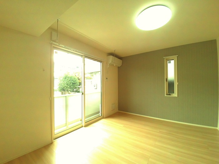 居室・リビング　南向きのリビングです。