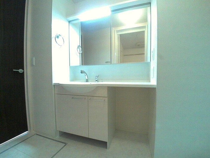 洗面設備　洗髪洗面化粧台です。