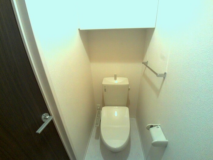 トイレ　温水洗浄便座です。