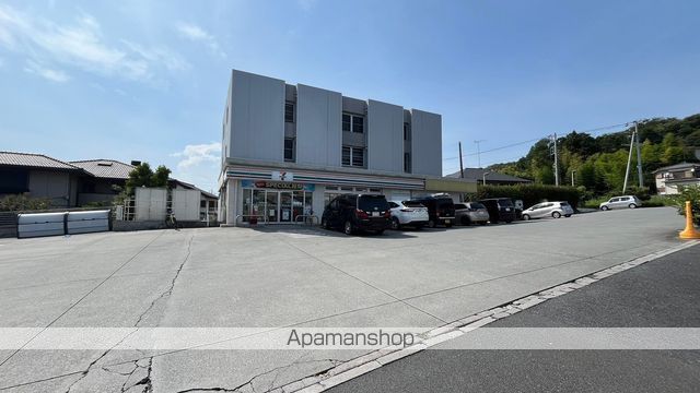 コンビニ　セブン－イレブン八王子インター南店（コンビニ）まで407m