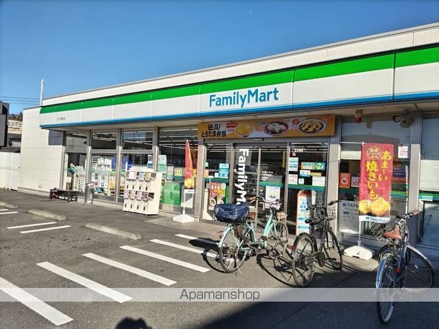 コンビニ　ファミリーマート（コンビニ）まで763m